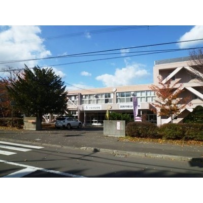 小学校:札幌市立真駒内桜山小学校:1045m