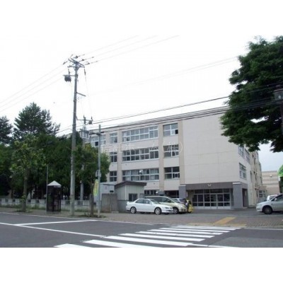 中学校:札幌市立真駒内中学校:478m