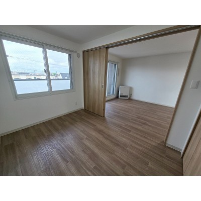 ※同タイプの別のお部屋の内装写真になります