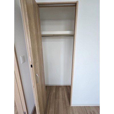 ※同タイプの別のお部屋の内装写真になります