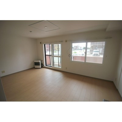 ※同タイプの別のお部屋の内装写真になります