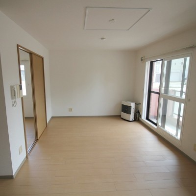 ※同タイプの別のお部屋の内装写真になります