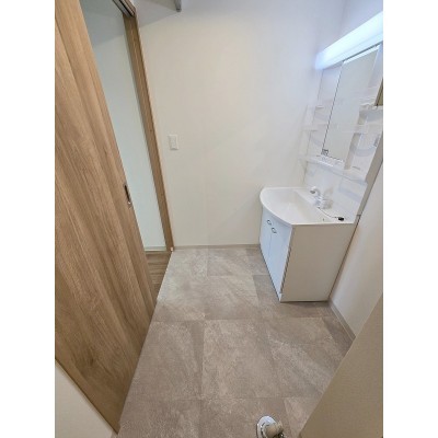 ※同タイプの別のお部屋の内装写真になります