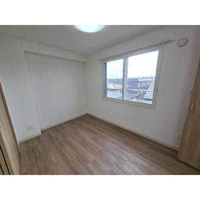 ※同タイプの別のお部屋の内装写真になります