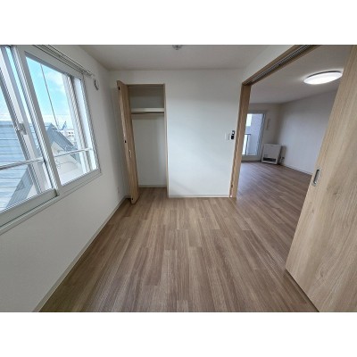 ※同タイプの別のお部屋の内装写真になります