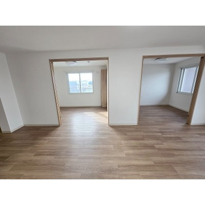 ※同タイプの別のお部屋の内装写真になります