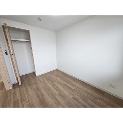 ※同タイプの別のお部屋の内装写真になります