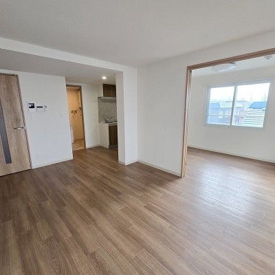 ※同タイプの別のお部屋の内装写真になります
