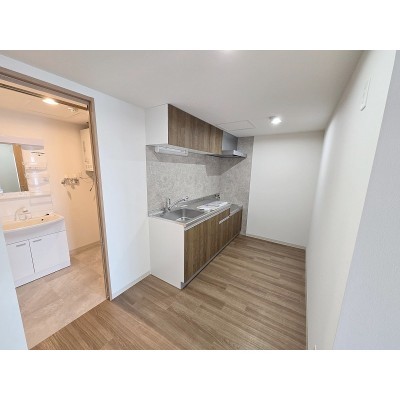 ※同タイプの別のお部屋の内装写真になります