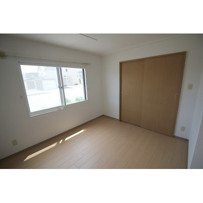 ※同タイプの別のお部屋の内装写真になります