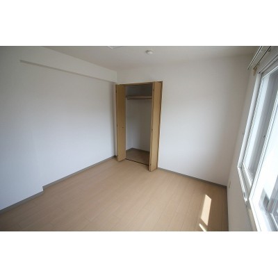 ※同タイプの別のお部屋の内装写真になります