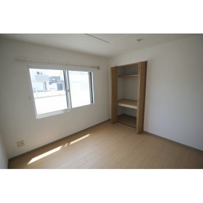 ※同タイプの別のお部屋の内装写真になります