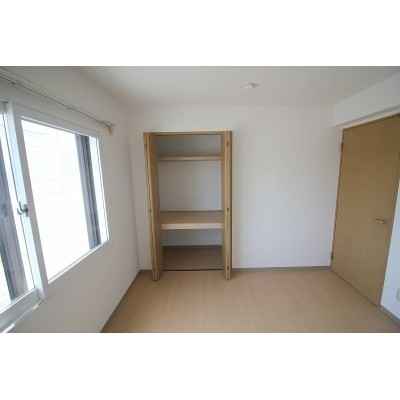 ※同タイプの別のお部屋の内装写真になります