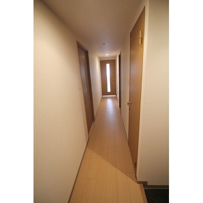 ※同タイプの別のお部屋の内装写真になります