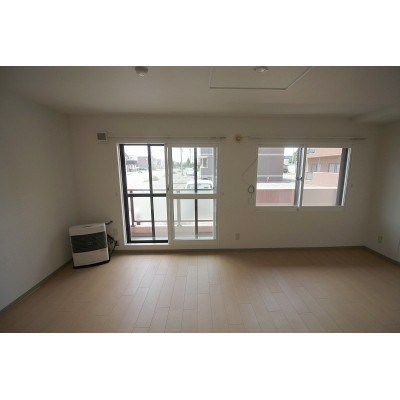 ※同タイプの別のお部屋の内装写真になります