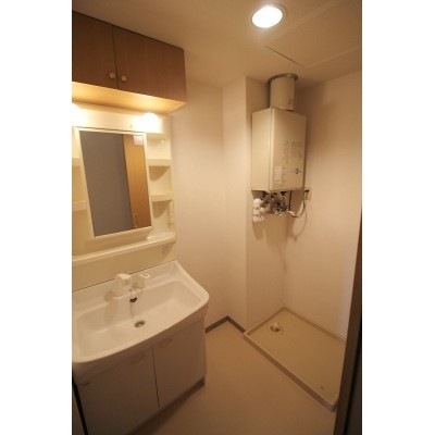 ※同タイプの別のお部屋の内装写真になります