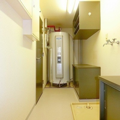 家事室、電気温水器