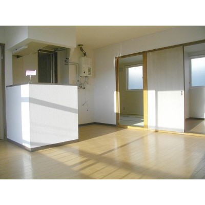 居間10.5帖!日当たり良好です★