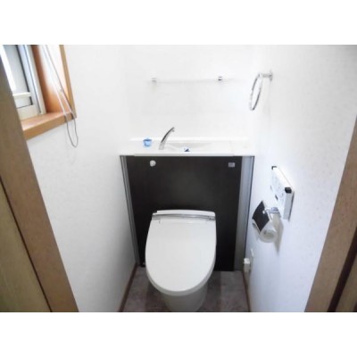 【リフォーム前写真です】新品の温水洗浄便座トイレに交換します
