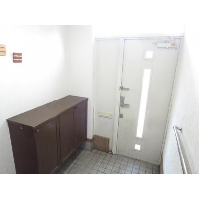 【リフォーム前写真です】新品のコの字型シューズBOXに交換し