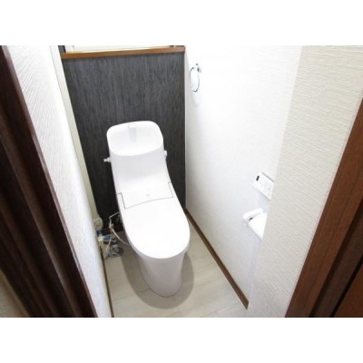 【リフォーム後写真です】新品の温水洗浄便座トイレに交換しまし