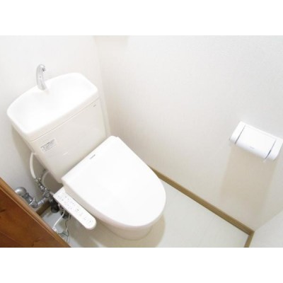 【同仕様写真】新品の温水洗浄便座トイレに交換します。(写真は