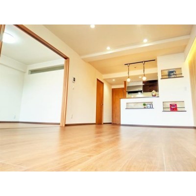 【リフォーム後写真】リビング。LDKは約15帖です。間仕切り