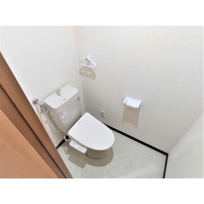 【リフォーム後写真】新品のトイレに交換しました。トイレが新品