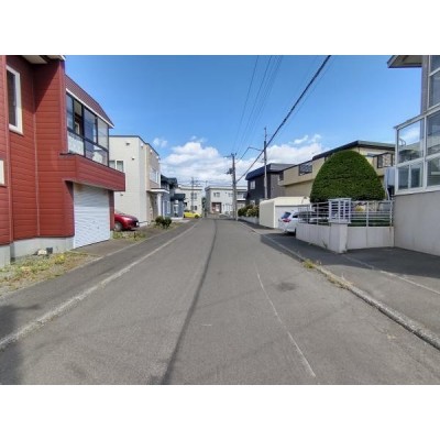 【前面道路】前面道路は札幌市道で道路幅が約8mあります。大き