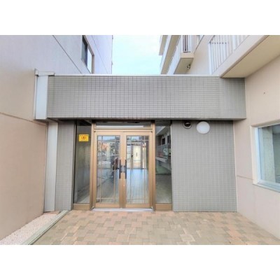 【現地外観】マンションは11階建となっており、当該お部屋は1