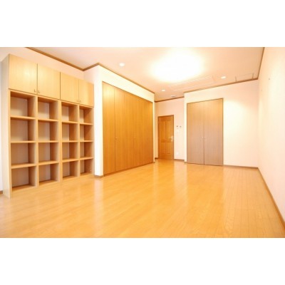 【寝室②】17.5帖の寝室②は一面収納で便利なお部屋。