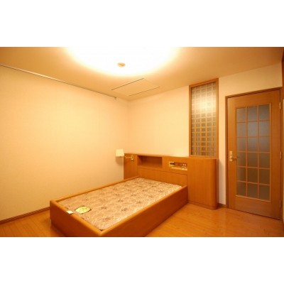 【ベッドルーム】寝室③と繋がってる7.8帖のお部屋。