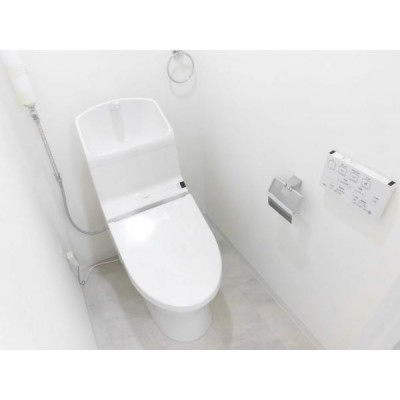 【リフォーム後写真】トイレは便器ごと新品交換致しました。便座