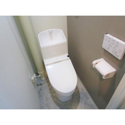リフォーム後のトイレの様子。便器や便座はもちろん、床のクッシ