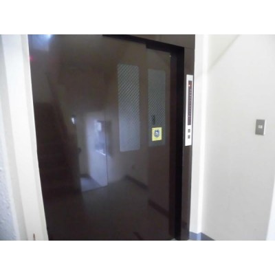 【エレベーター】エレベーターは建物入口に1基設置されておりま