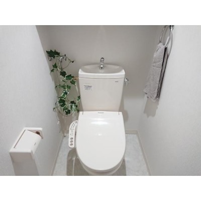 【リフォーム後写真】トイレは便器ごと新品交換致しました。便座