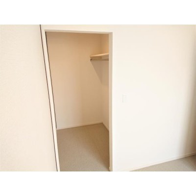 【リフォーム後写真】三階北側洋室に新設したウォークインクロー