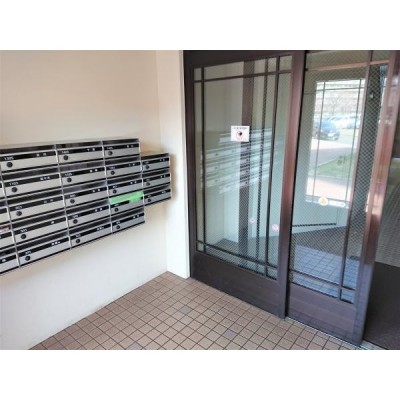 当マンションのエントランス部分になります。オートロックですの