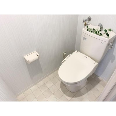 【リフォーム後写真】トイレは便器ごと新品交換致しました。便座