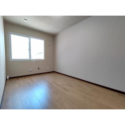 【リフォーム後写真】6.61帖洋室です。こちらも同様にリフォ