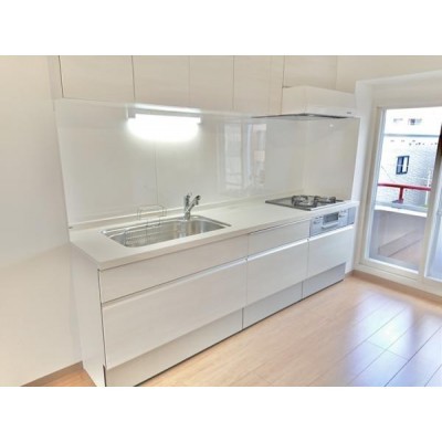 リフォーム後のキッチンです。新品のシステムキッチンを設置致し