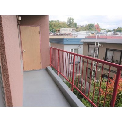 バルコニーです。人感センサー付きの照明がついております。