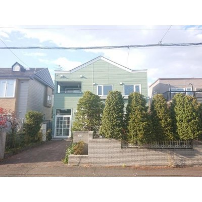 【外観写真(※春先に工事を行います。)】南東側道路付の住宅。