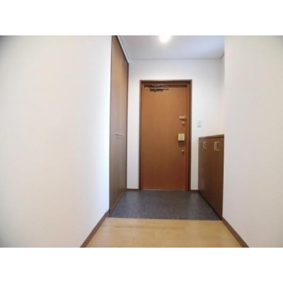 リフォーム済【玄関】照明器具交換してクロスの張替を行いました