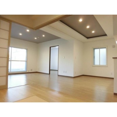 リフォーム済 【リビング】10帖のリビングは壁・天井のクロス