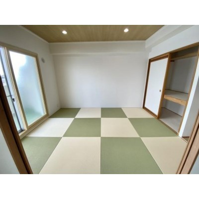 リフォーム済【和室】リビングの隣の6畳の和室です。たたみは半