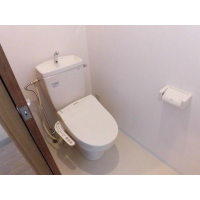 トイレの写真です。トイレは便器・便座ともに新品に交換しました