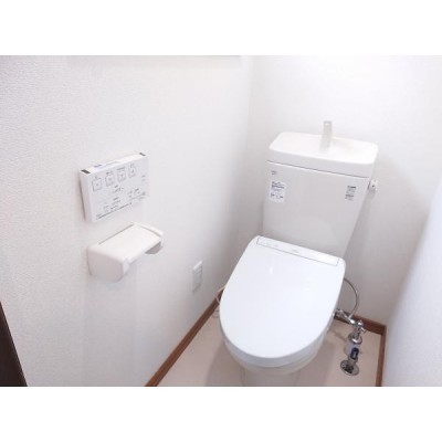 【リフォーム後】新品のシャワー付きトイレに交換しました。ペー