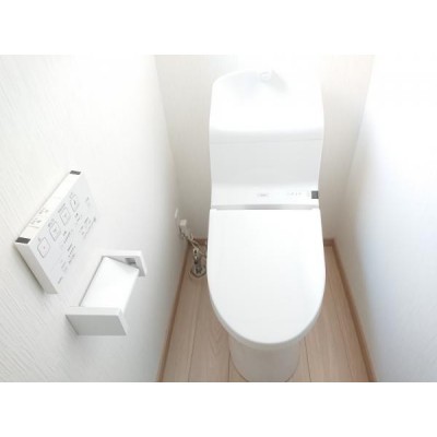 【リフォーム後】トイレは便器・便座共に新品に交換されました。
