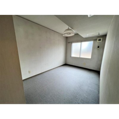 【リフォーム前_北西側洋室】床・壁・天井・照明等リフォームし